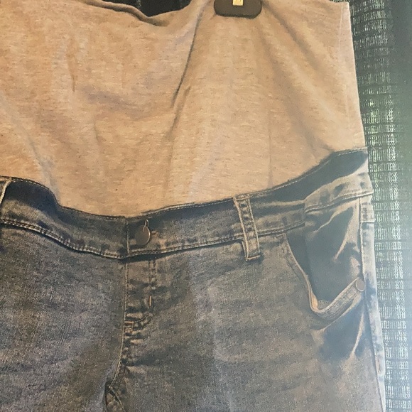 ⭐️NEW⭐️Maternity jeans - Picture 2 of 4